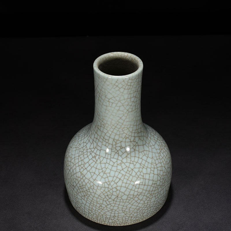 Qing Dynasty Qianlong Ge Kiln Rattle Vase Rattle Zun