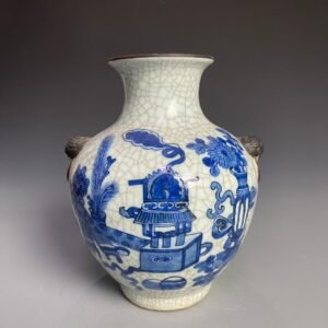 Qing Dynasty Qianlong Ge Kiln blue and white ancient flower pattern ear-shaped vase
