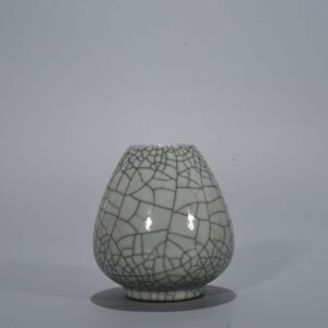 Qing Dynasty Qianlong Ge Glaze Ge Kiln Chicken Heart Water Bowl