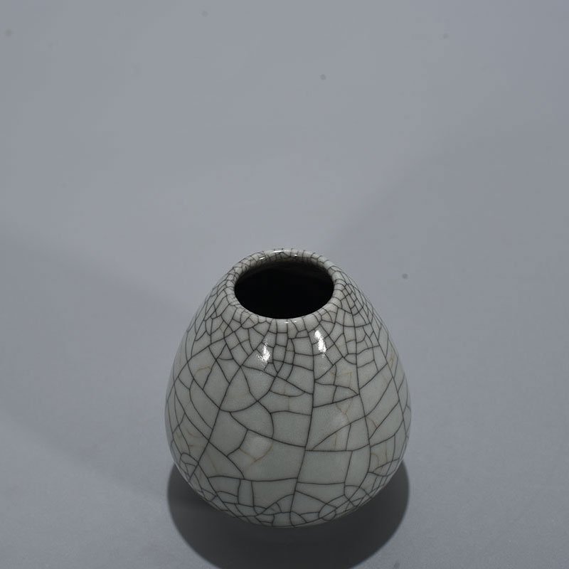 Qing Dynasty Qianlong Ge Glaze Ge Kiln Chicken Heart Water Bowl