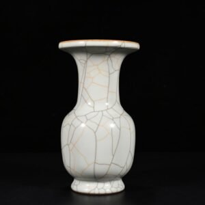 Qing Dynasty Qianlong Ge glazed dish bottle
