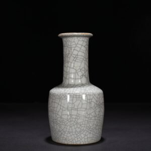 Qing Dynasty Qianlong Ge Glaze Plate Mouth Vase