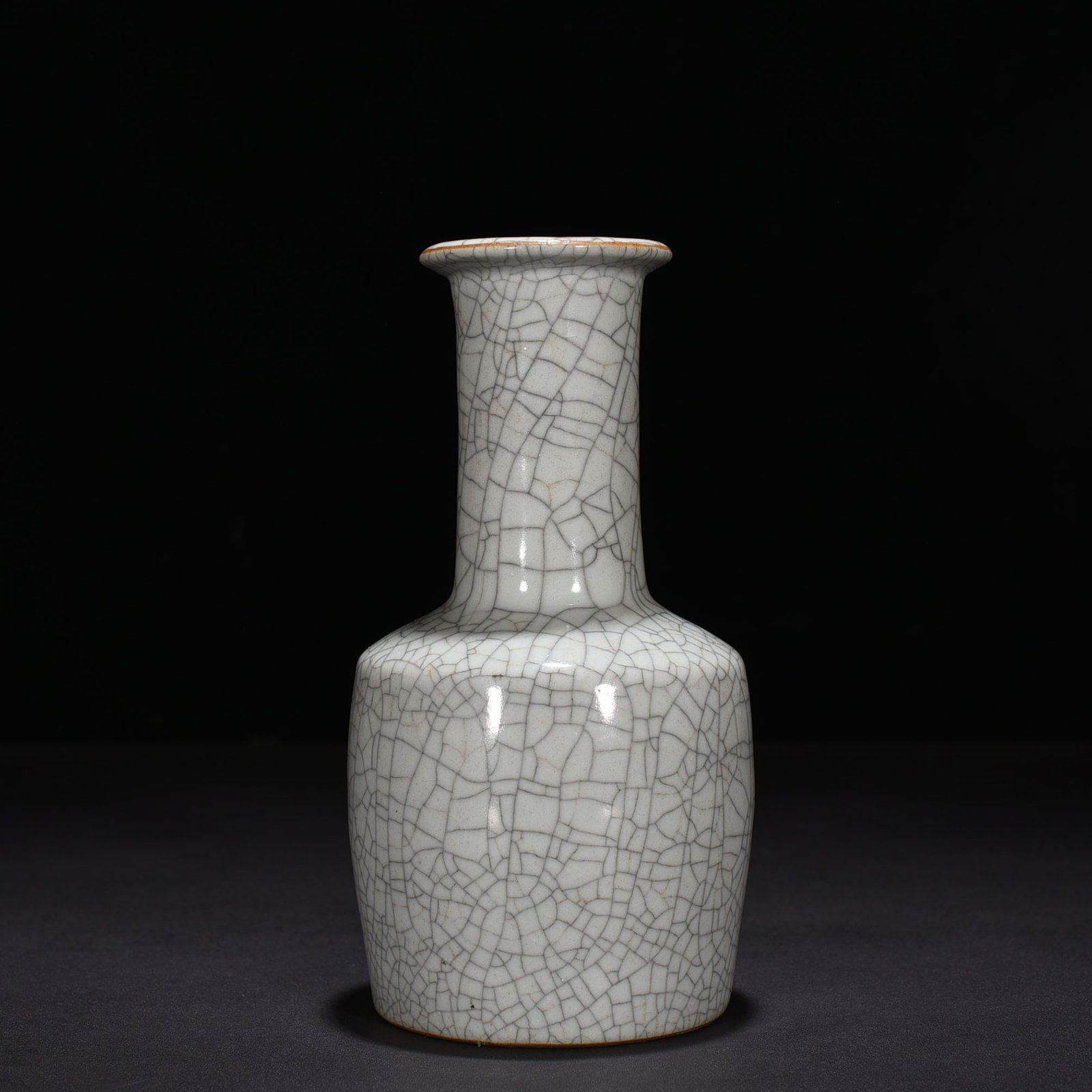 Qing Dynasty Qianlong Ge Glaze Plate Mouth Vase