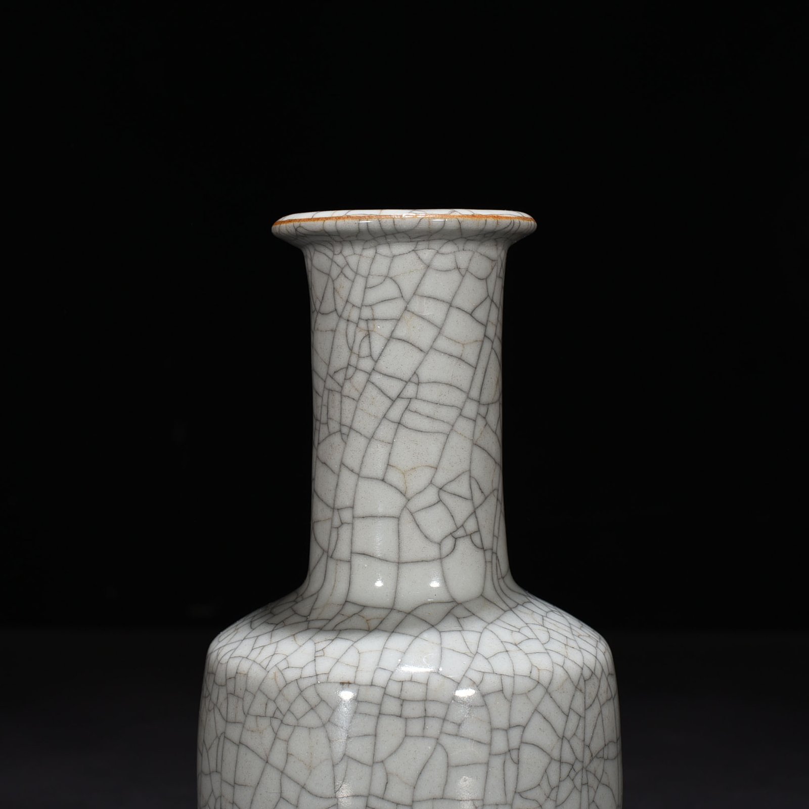 Qing Dynasty Qianlong Ge Glaze Plate Mouth Vase