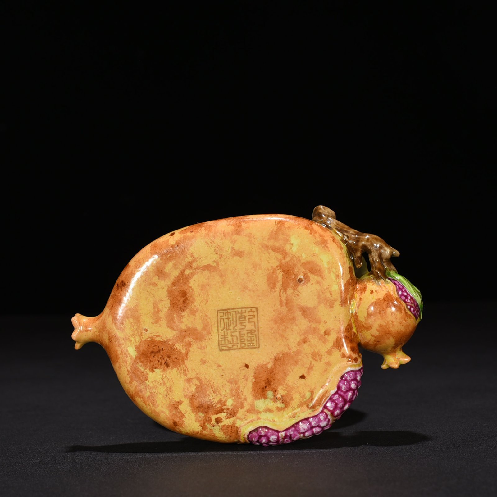 Qing Dynasty Qianlong Tang Ying supervised the production of a bionic multi-seed pomegranate wash