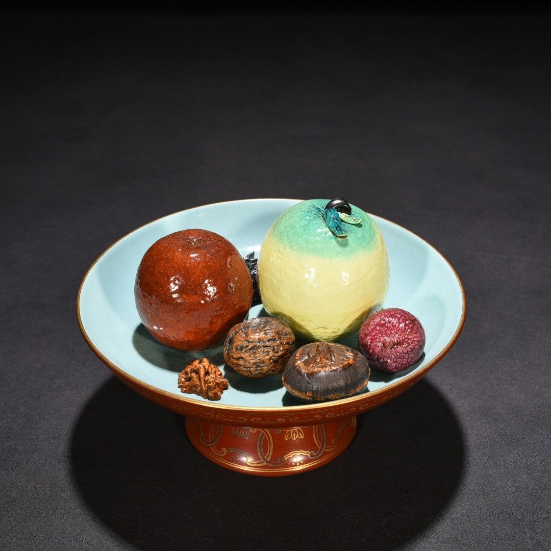 Qing Dynasty Qianlong Tang Ying  A bionic porcelain stemmed fruit plate