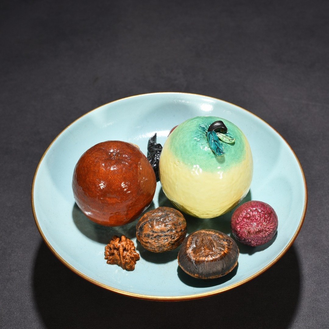 Qing Dynasty Qianlong Tang Ying  A bionic porcelain stemmed fruit plate
