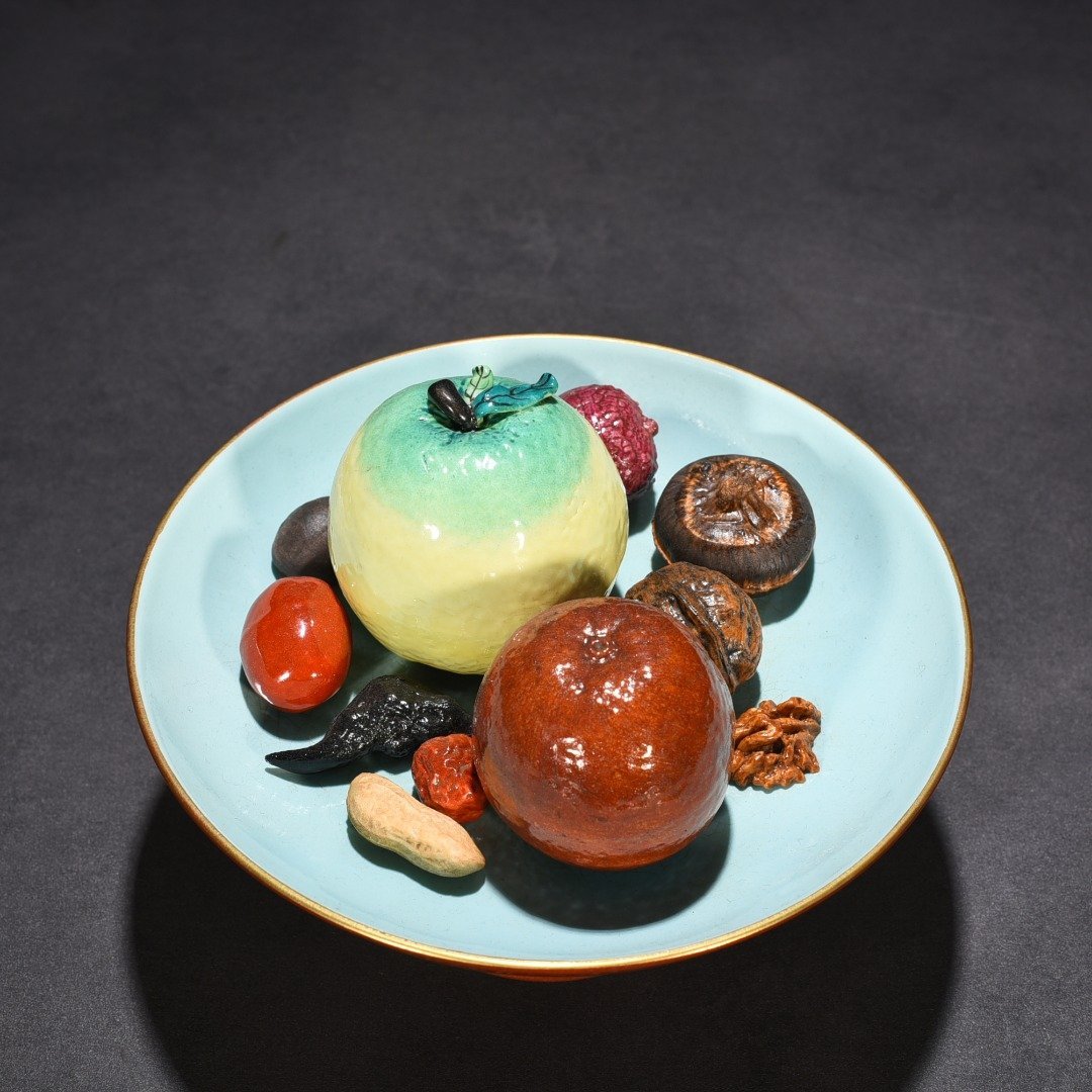 Qing Dynasty Qianlong Tang Ying  A bionic porcelain stemmed fruit plate
