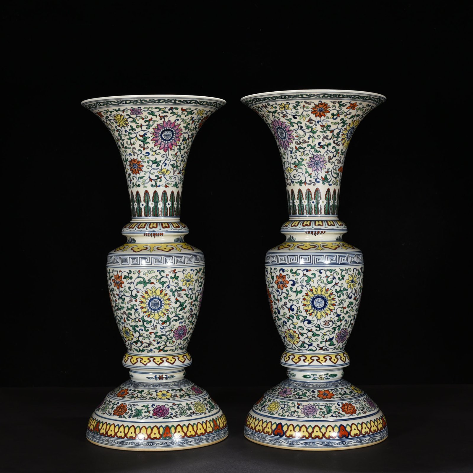 Qing Dynasty Emperor Qianlong Tang Ying supervised the production of colorful flower cups with entwining branches and floral patterns