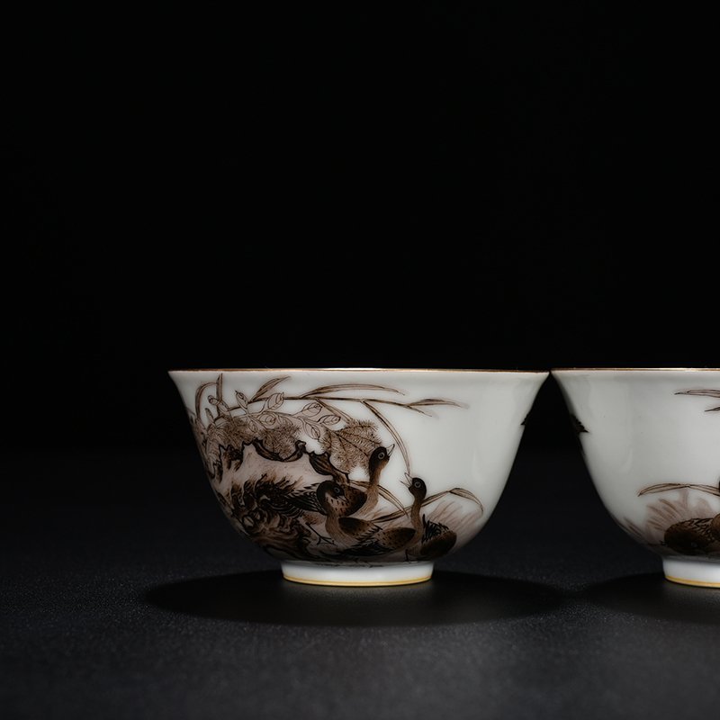 Qing Dynasty Qianlong ink color reed and swallow pattern bowl