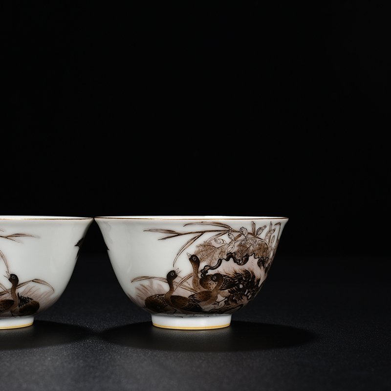 Qing Dynasty Qianlong ink color reed and swallow pattern bowl