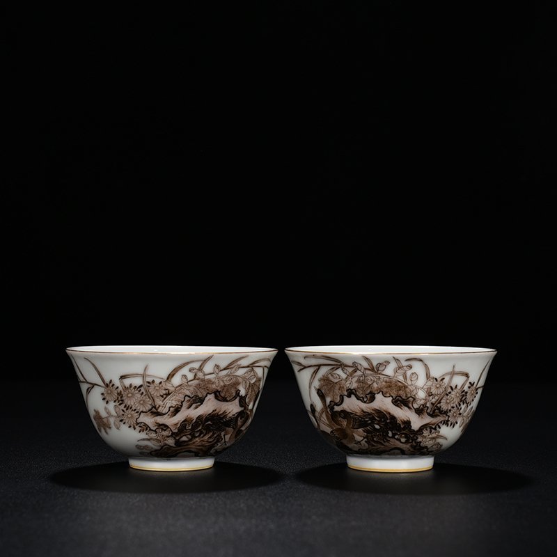 Qing Dynasty Qianlong ink color reed and swallow pattern bowl