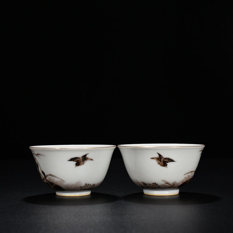Qing Dynasty Qianlong ink color reed and swallow pattern bowl