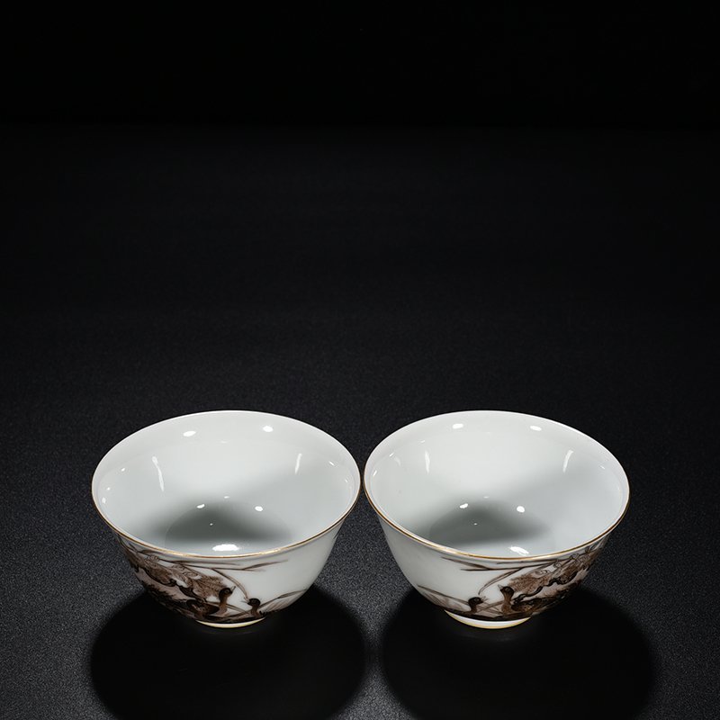 Qing Dynasty Qianlong ink color reed and swallow pattern bowl