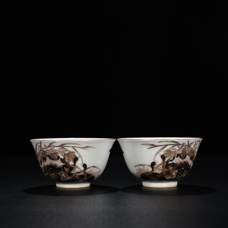 Qing Dynasty Qianlong ink color reed and swallow pattern bowl