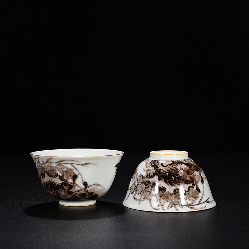 Qing Dynasty Qianlong ink color reed and swallow pattern bowl