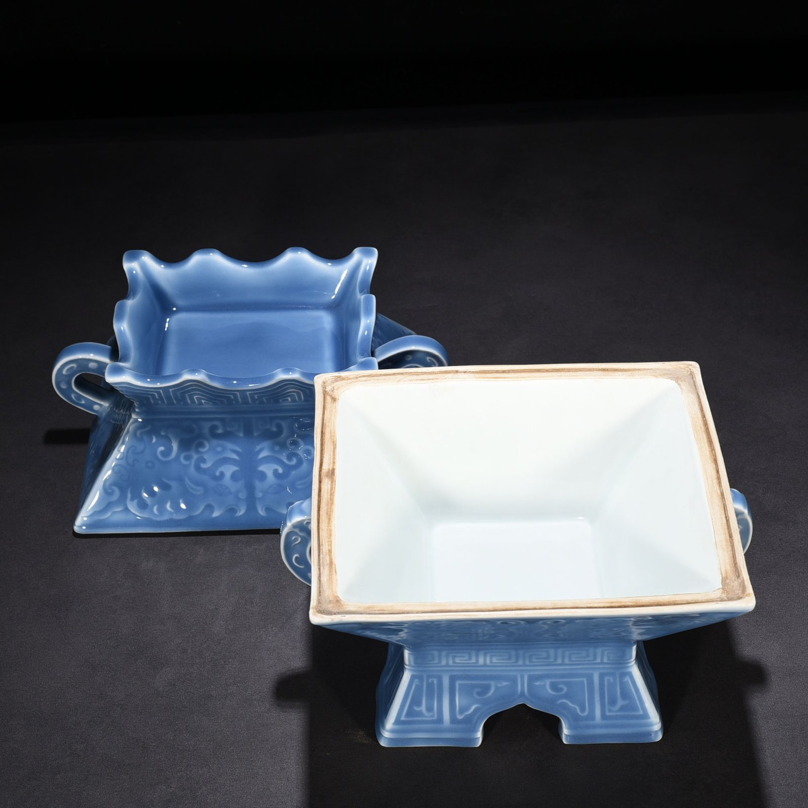 Qing Dynasty Qianlong sky blue glaze engraved Kui phoenix pattern statue
