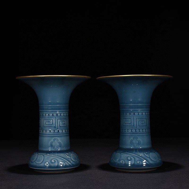 Qing Dynasty Qianlong azure glazed gold-engraved flower vase