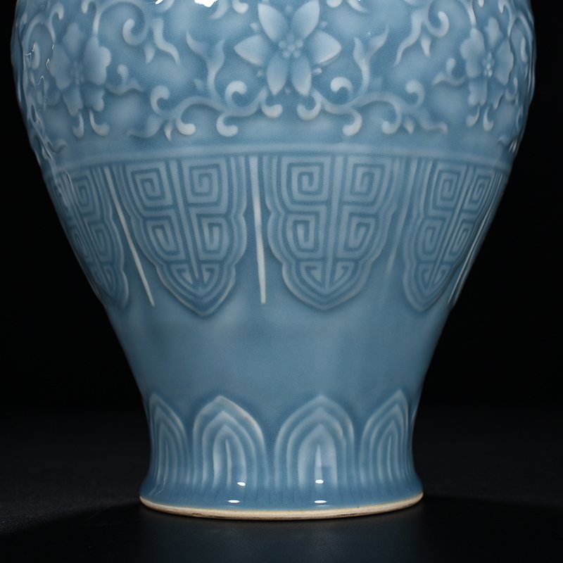 Qing Dynasty Qianlong azure glaze carved fishtail vase with floral pattern
