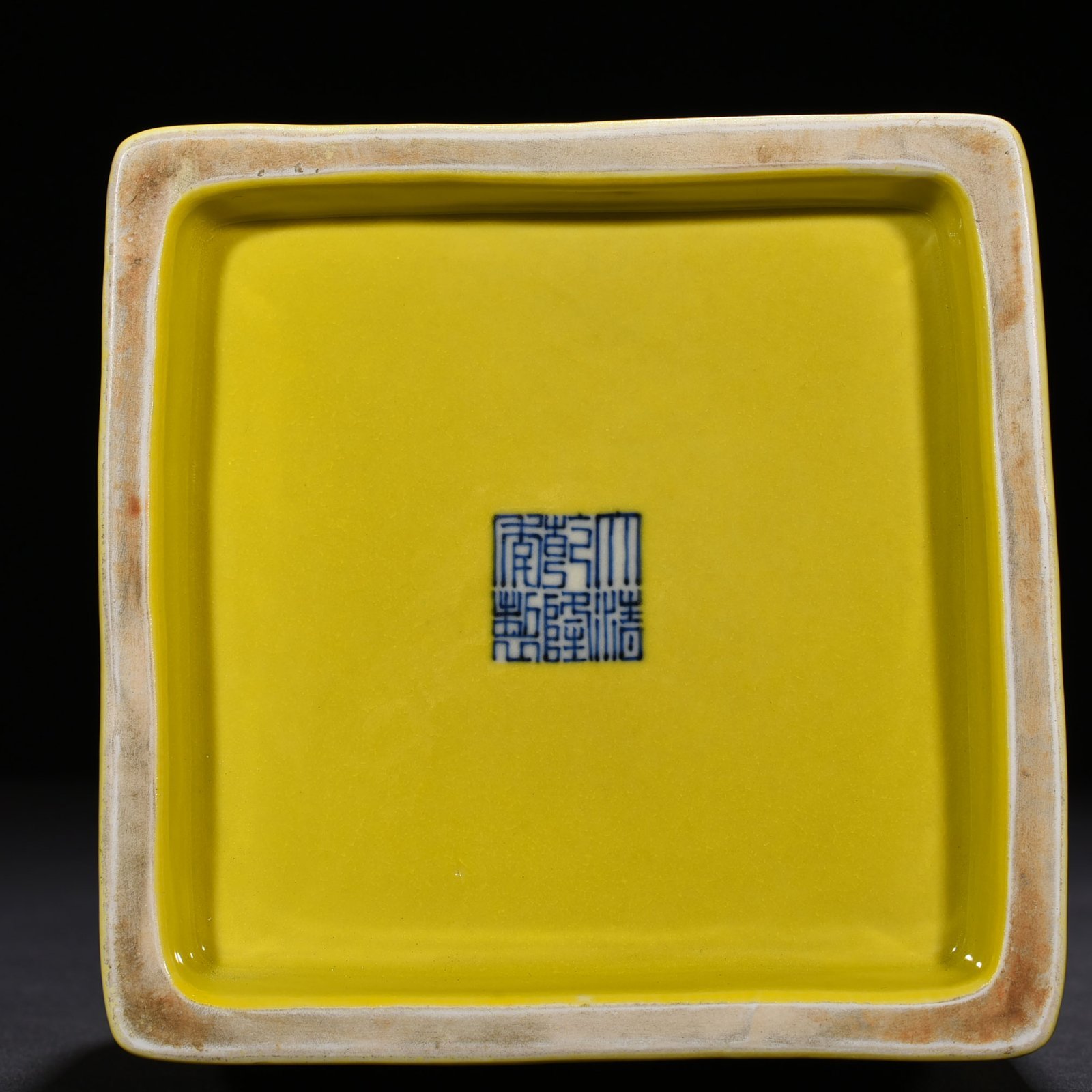Qing Dynasty  Qianlong delicate yellow ground blue and white descendants  gourd vase