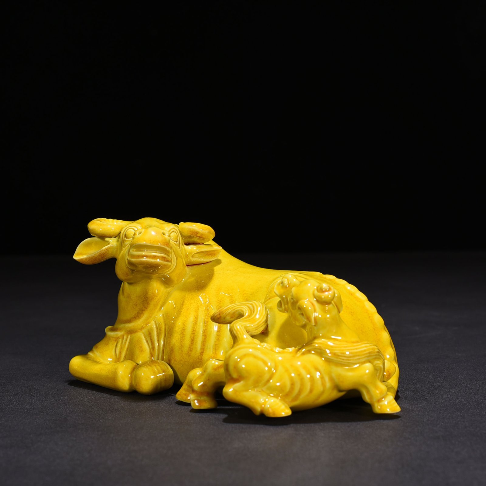 Qing Dynasty Qianlong delicate yellow glaze letter