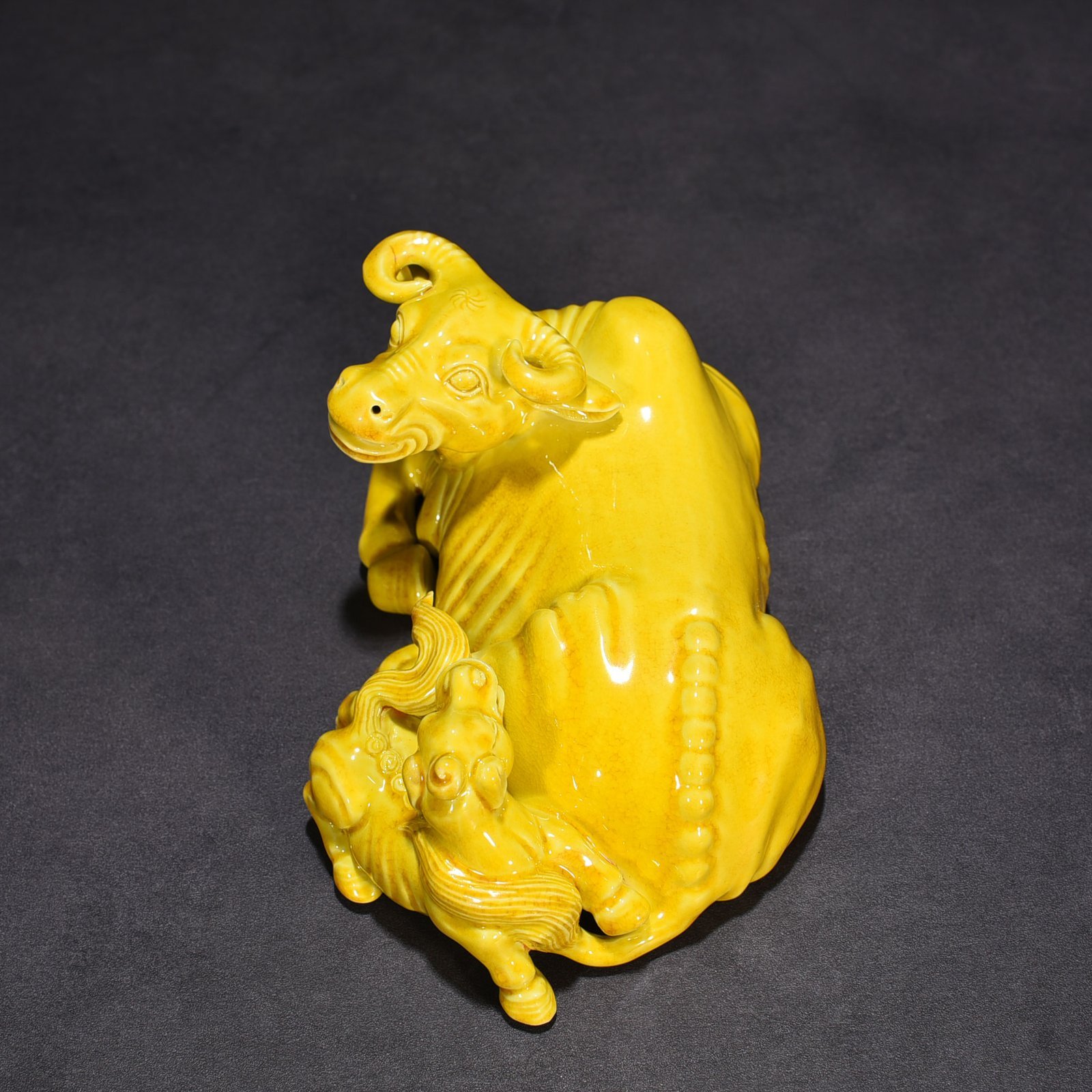 Qing Dynasty Qianlong delicate yellow glaze letter