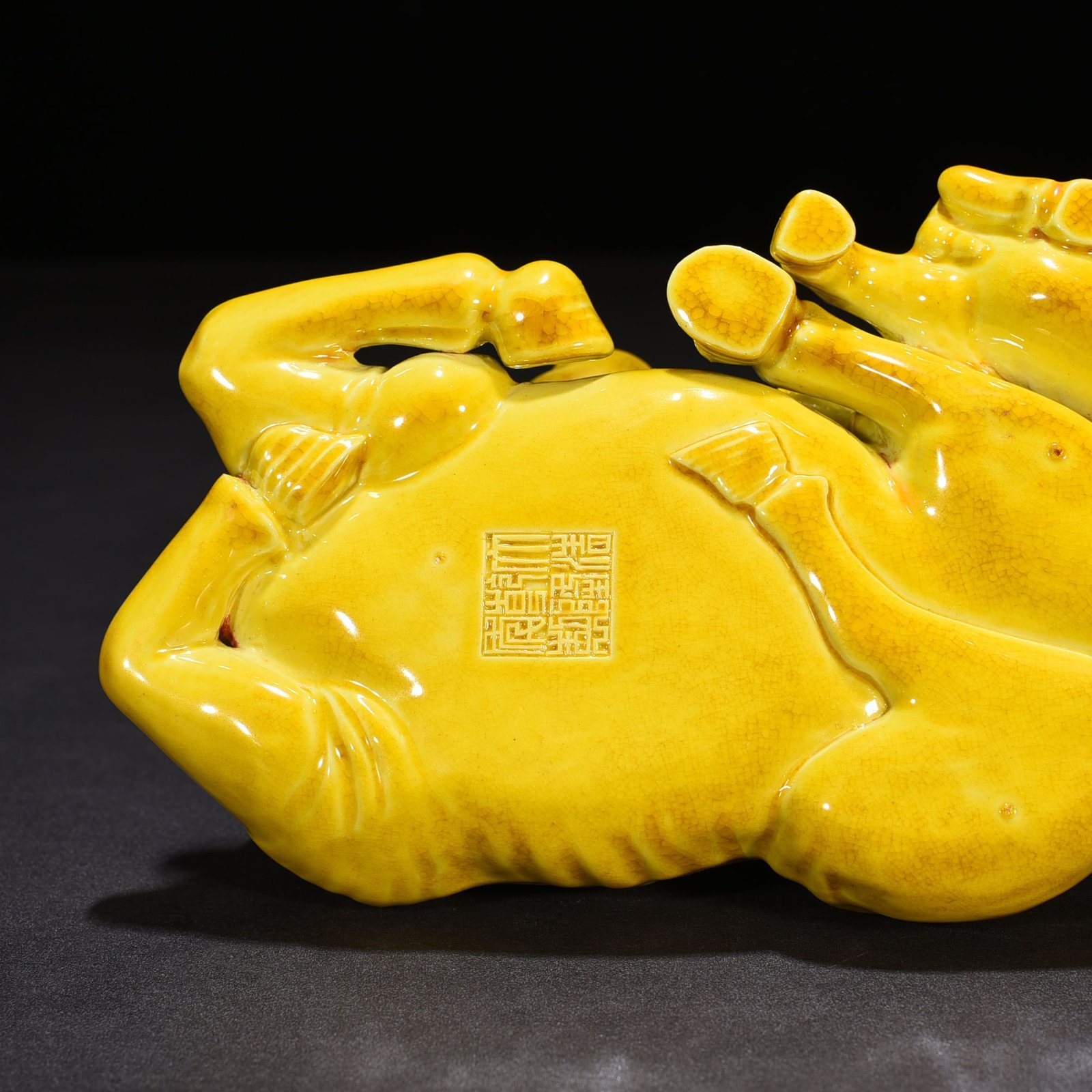 Qing Dynasty Qianlong delicate yellow glaze letter