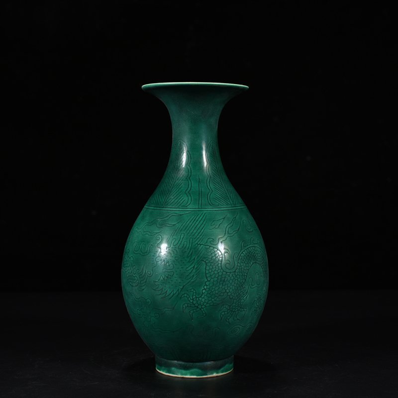 Qing Dynasty Qianlong peacock blue glaze jade pot spring vase with carved dragon pattern