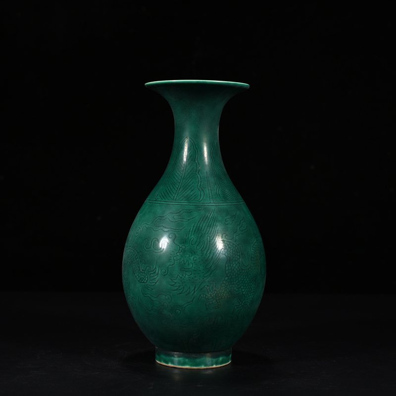 Qing Dynasty Qianlong peacock blue glaze jade pot spring vase with carved dragon pattern
