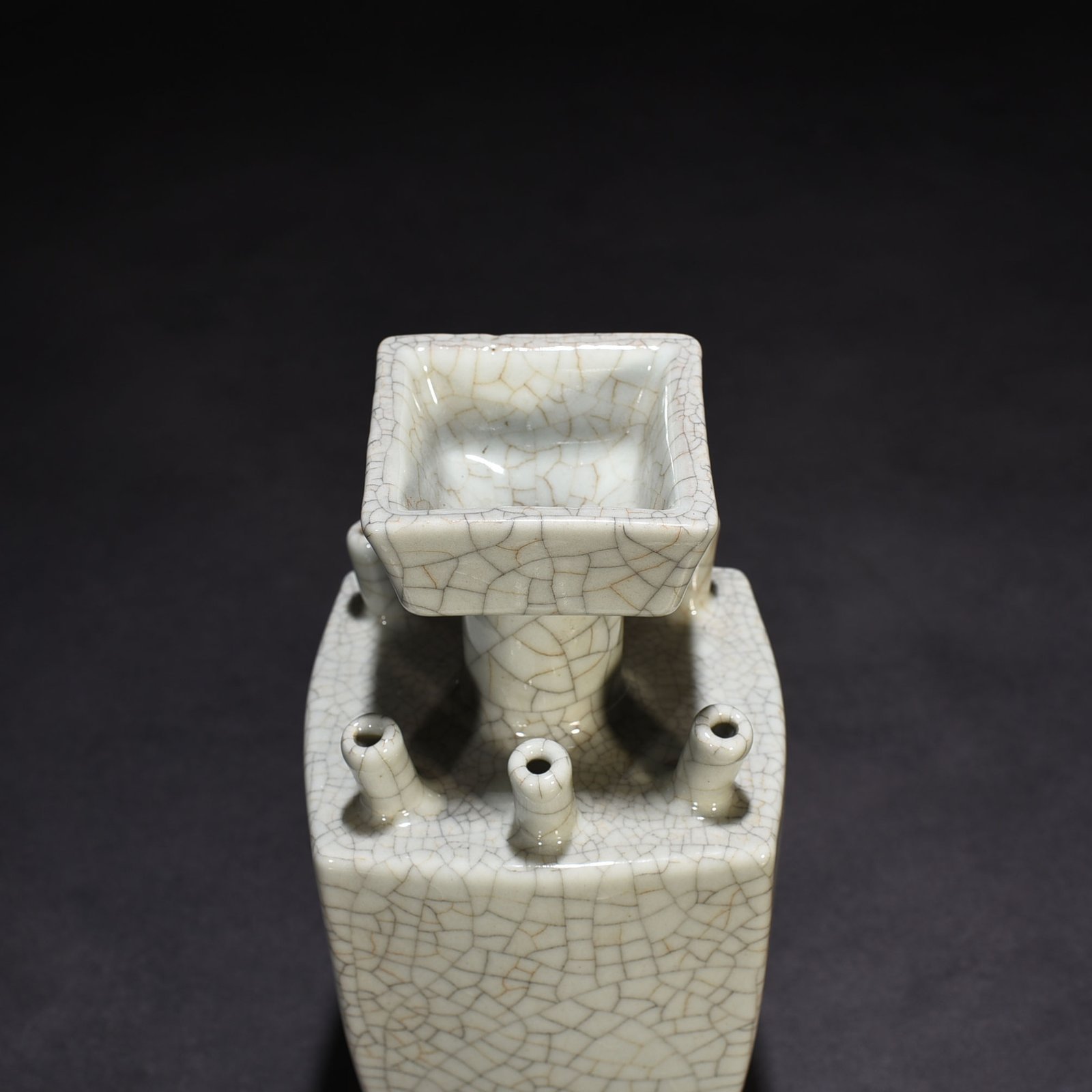 Qing Dynasty Qianlong official kiln six-tube square vase