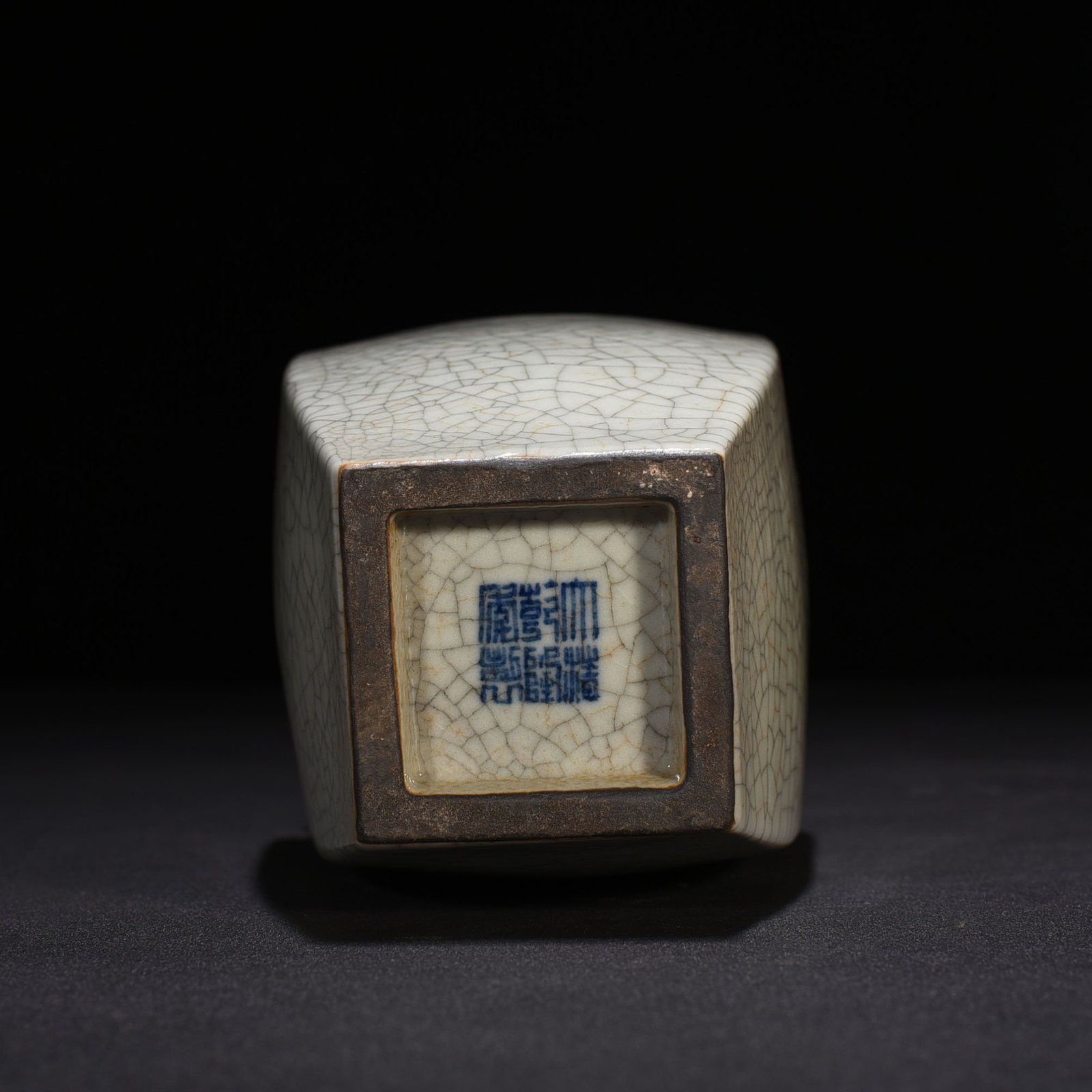 Qing Dynasty Qianlong official kiln six-tube square vase