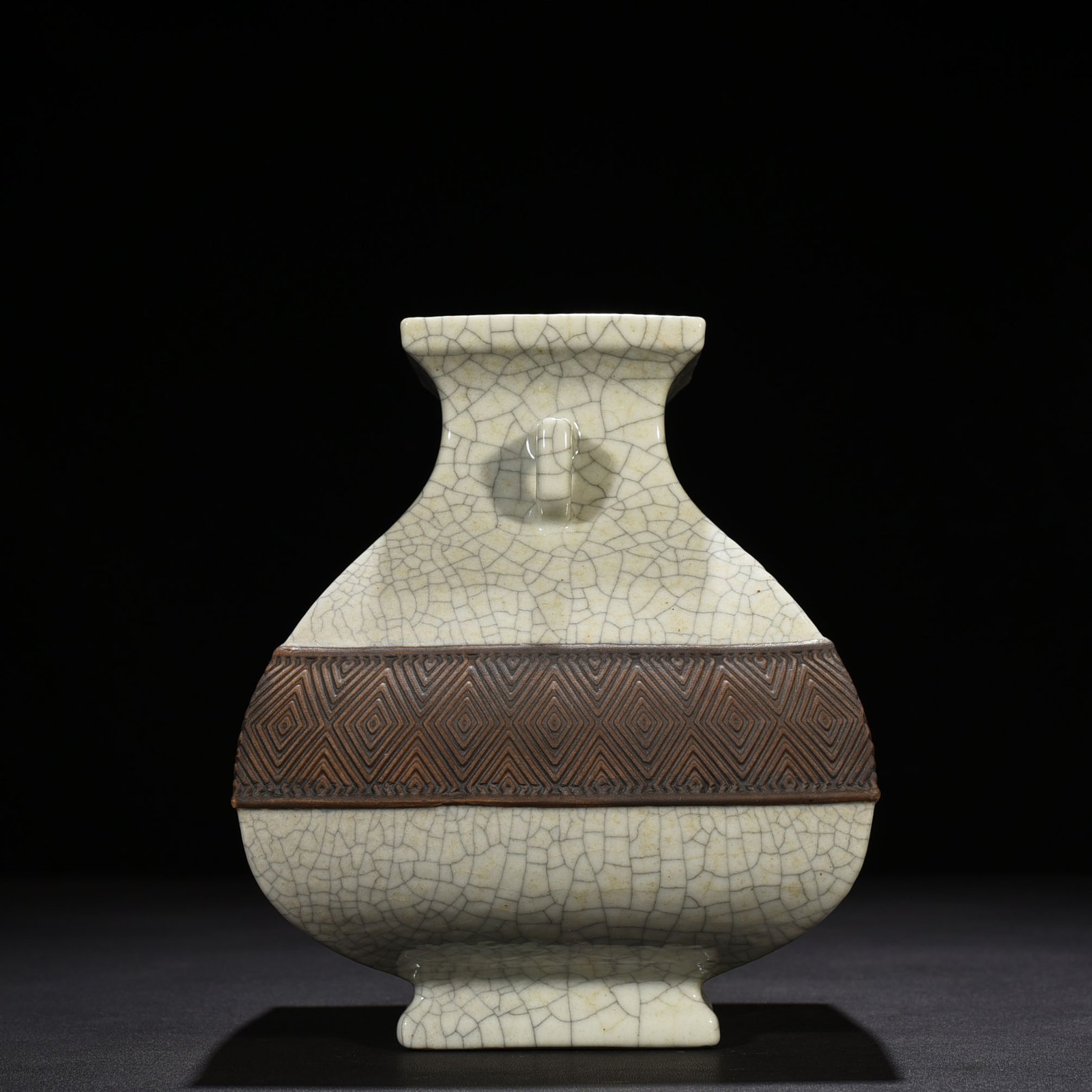 Qing Dynasty Qianlong official kiln double-eared square vase Fang Zun