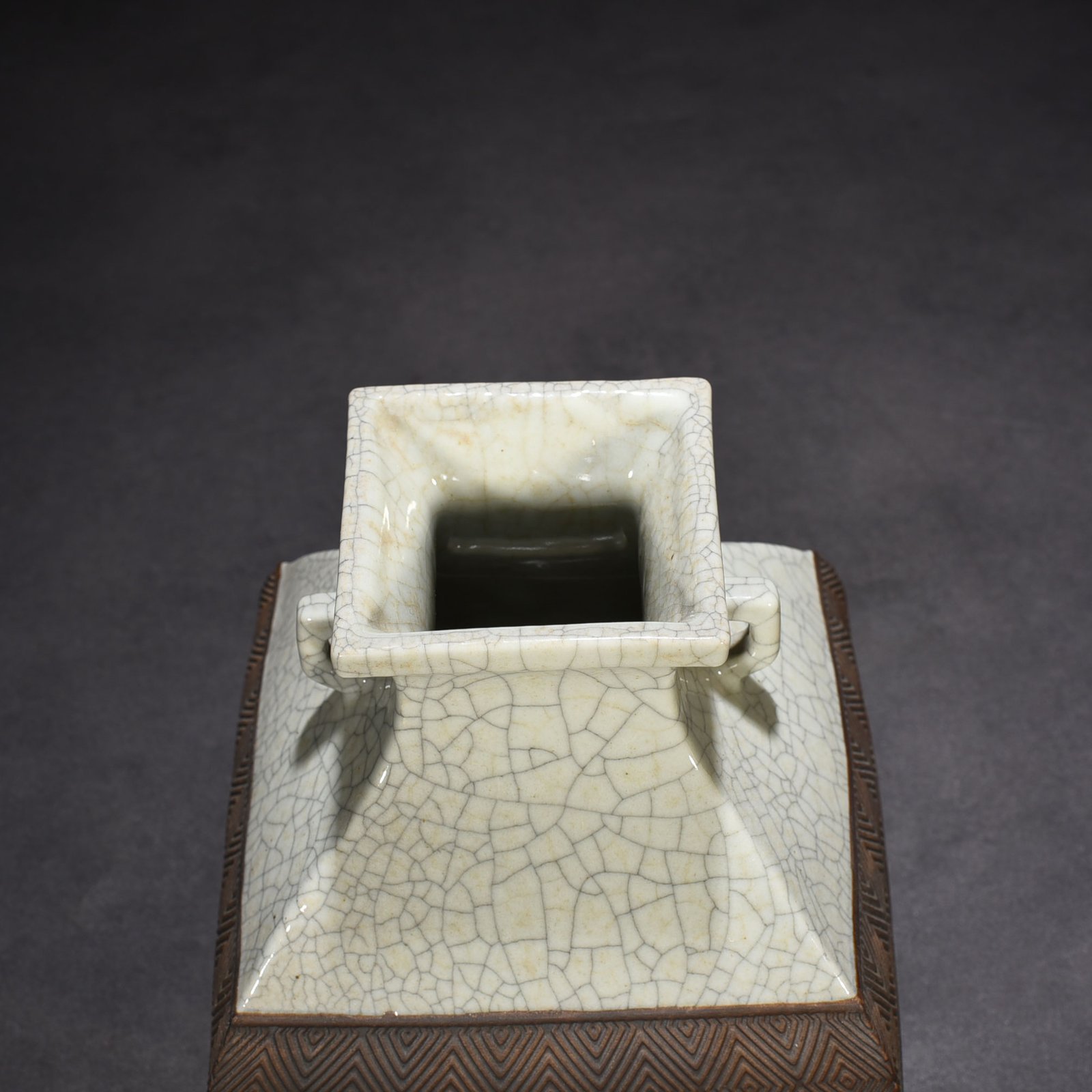 Qing Dynasty Qianlong official kiln double-eared square vase Fang Zun