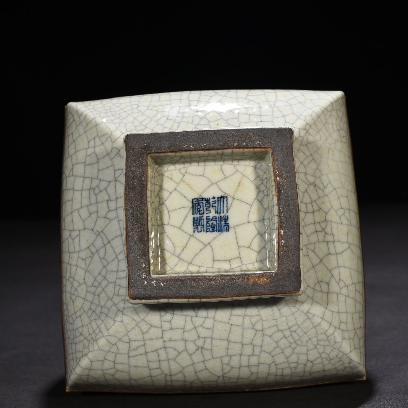 Qing Dynasty Qianlong official kiln double-eared square vase Fang Zun