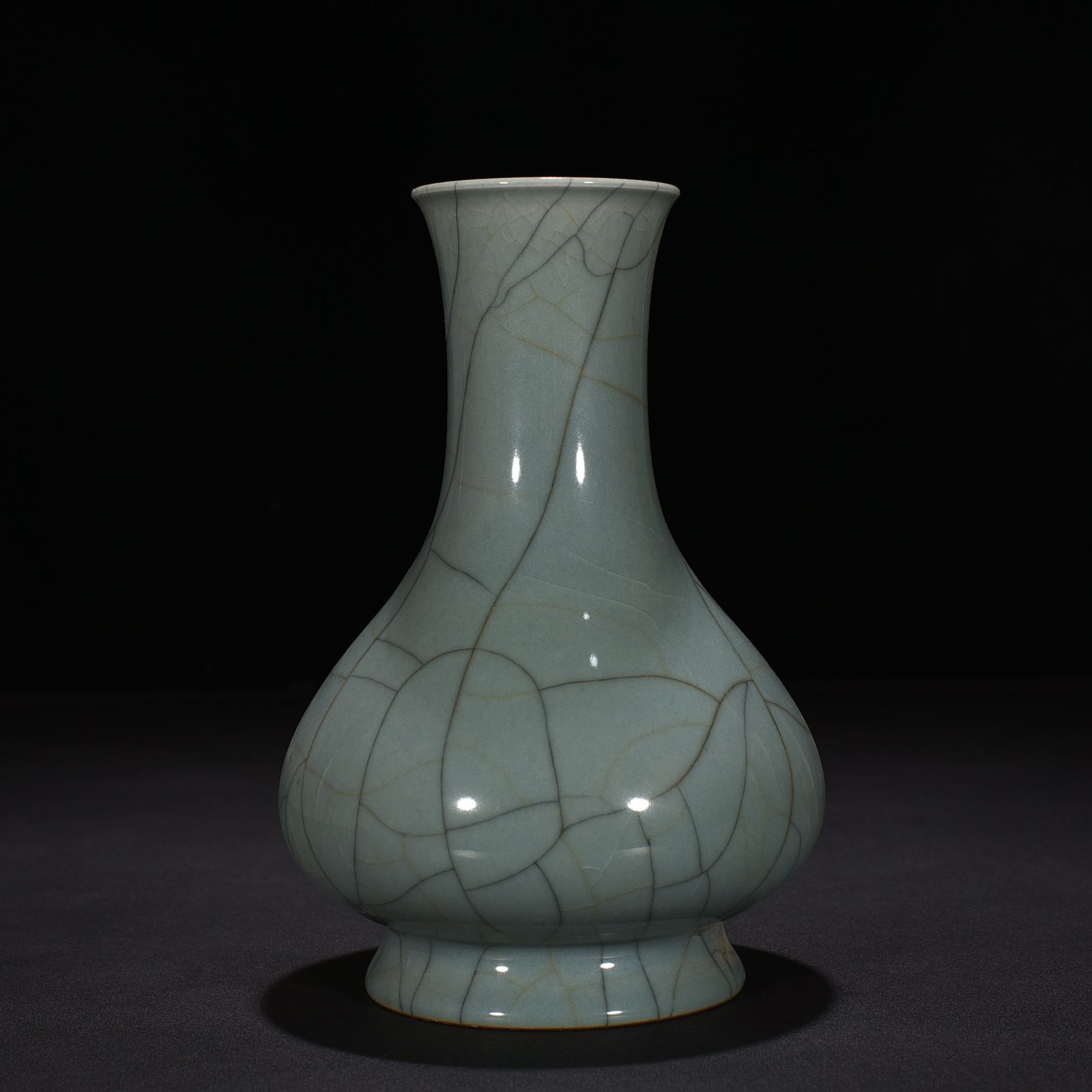 Qing Dynasty Qianlong official kiln vase