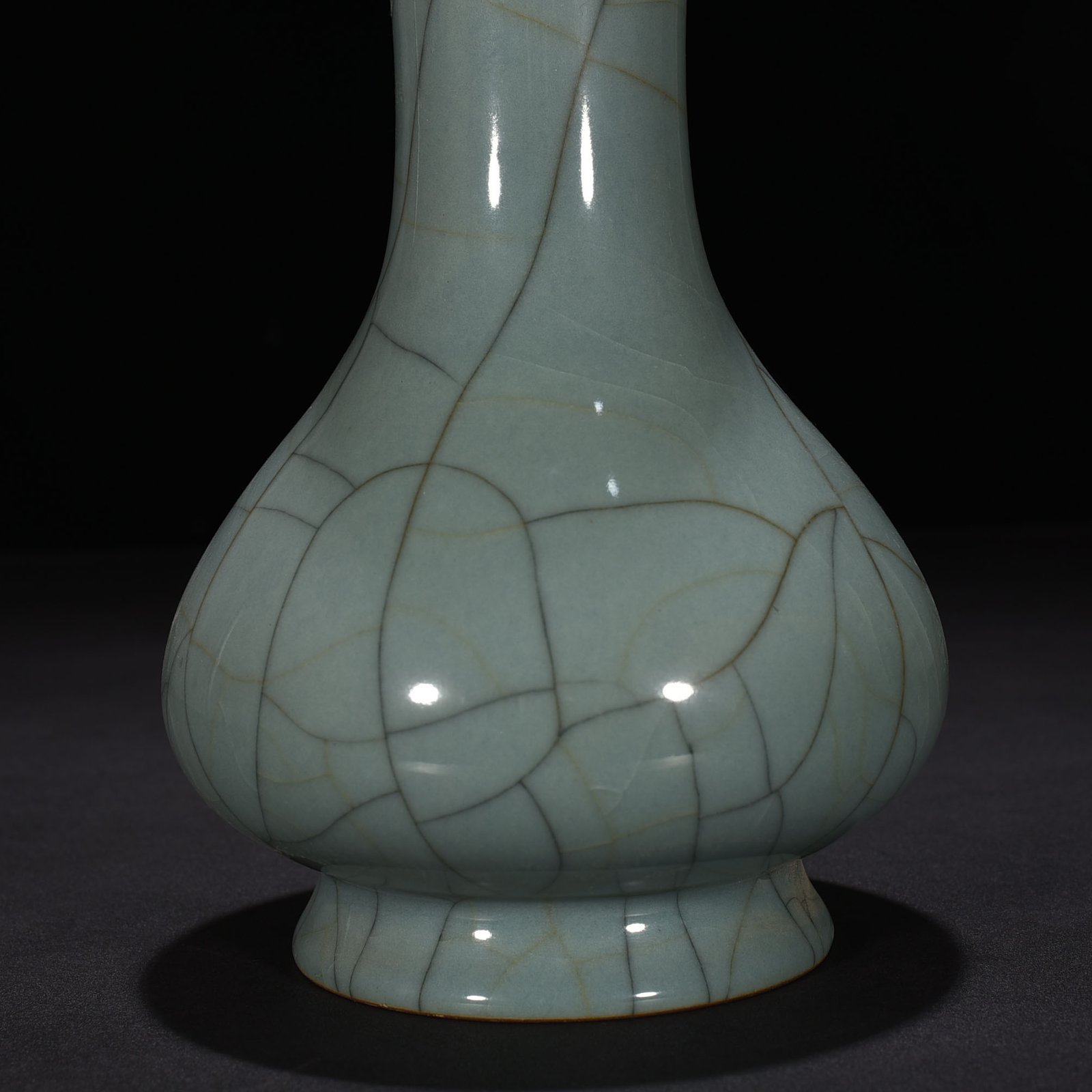 Qing Dynasty Qianlong official kiln vase