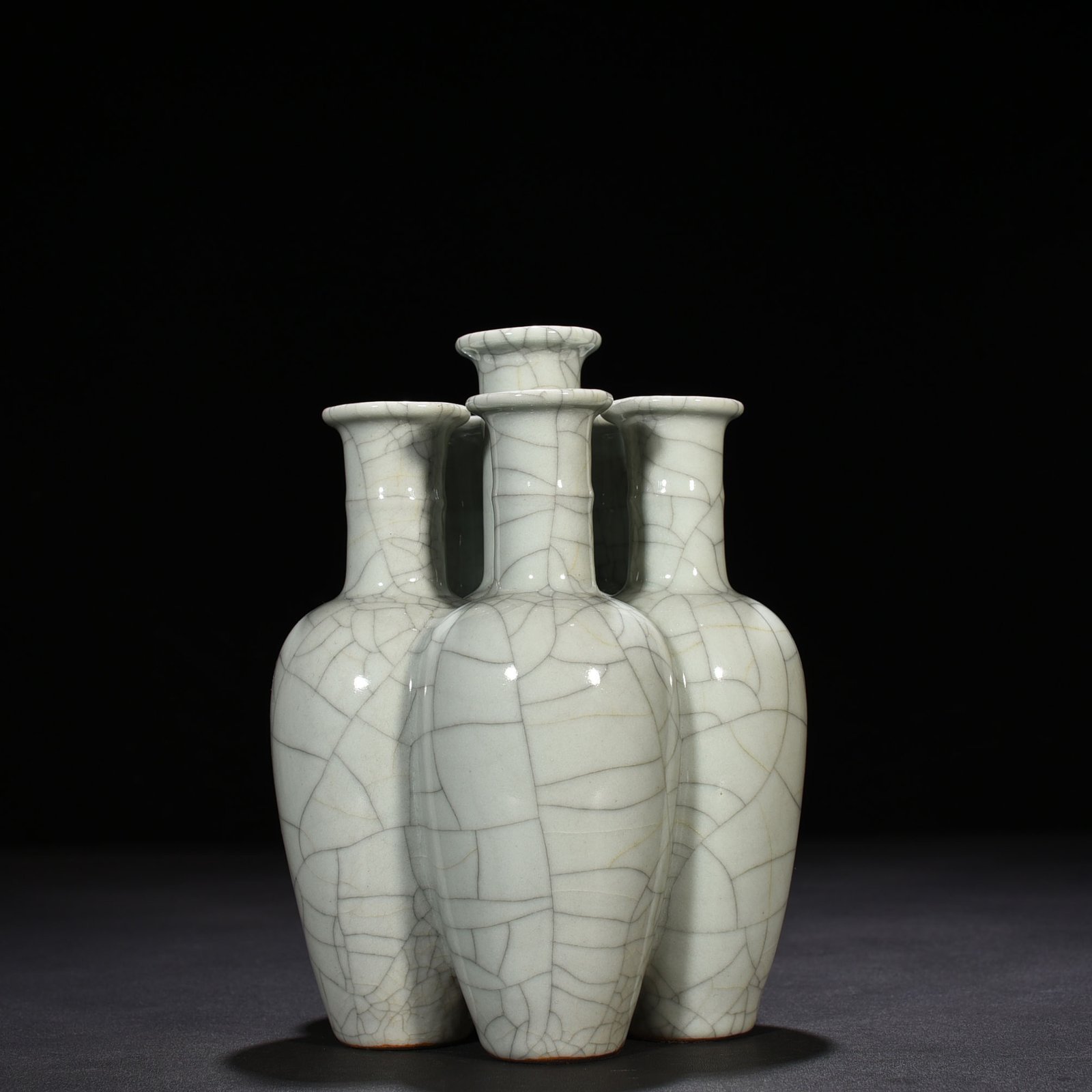 Qind Dynasty Qianlong official kiln conjoined bottle multi-tube bottle