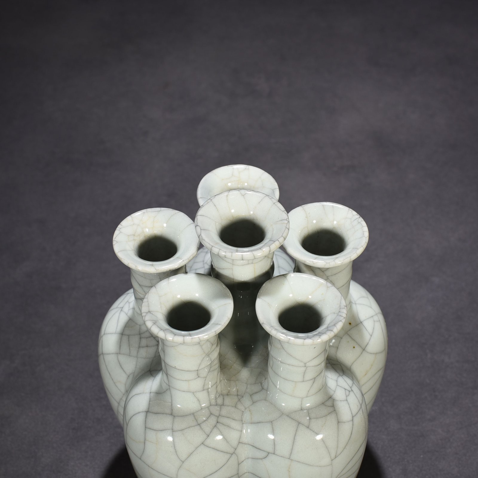 Qind Dynasty Qianlong official kiln conjoined bottle multi-tube bottle