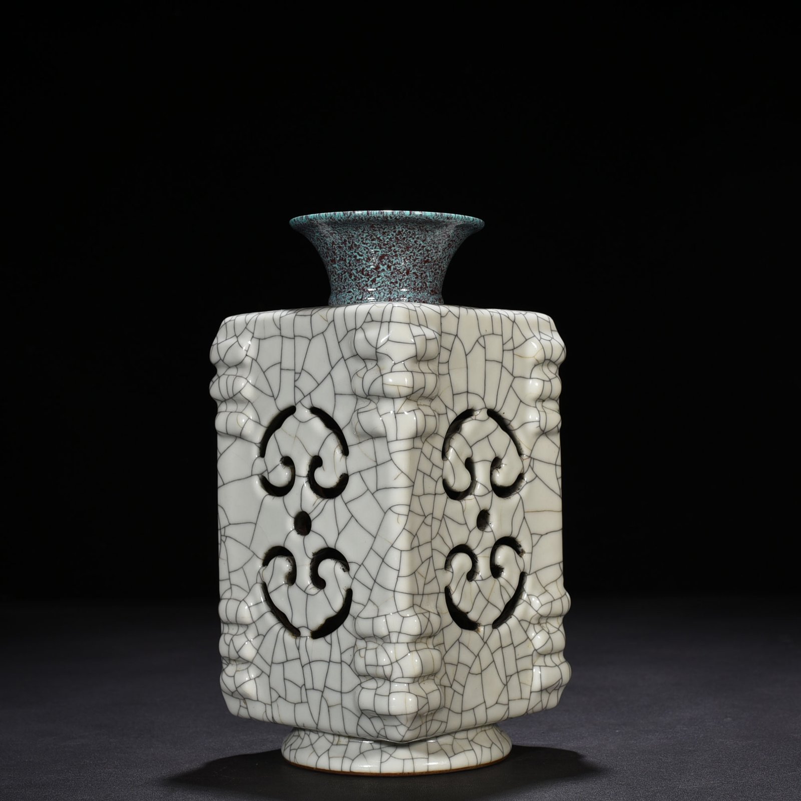 Qing Dynasty Qianlong official glaze hollow Ruyi pattern square vase