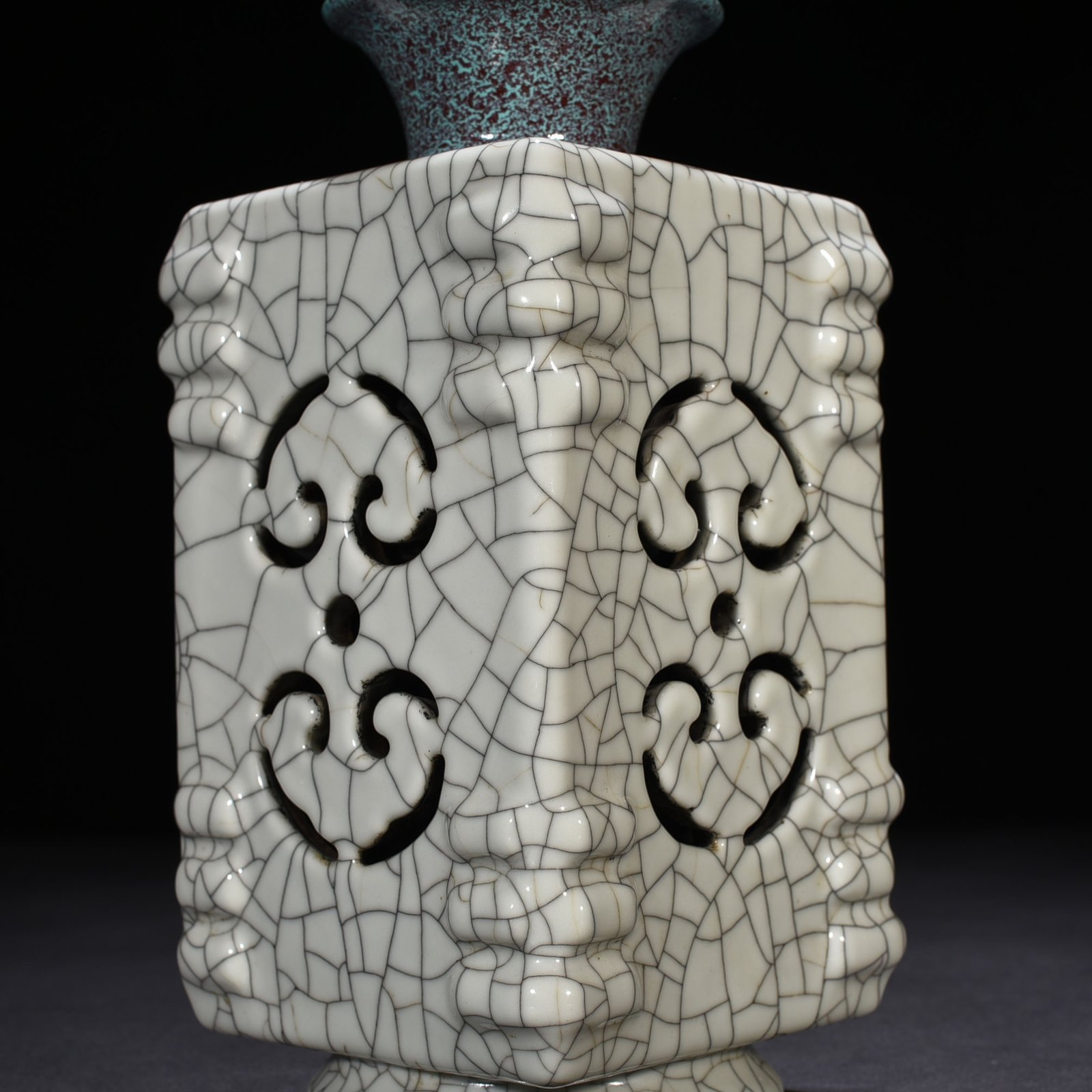 Qing Dynasty Qianlong official glaze hollow Ruyi pattern square vase