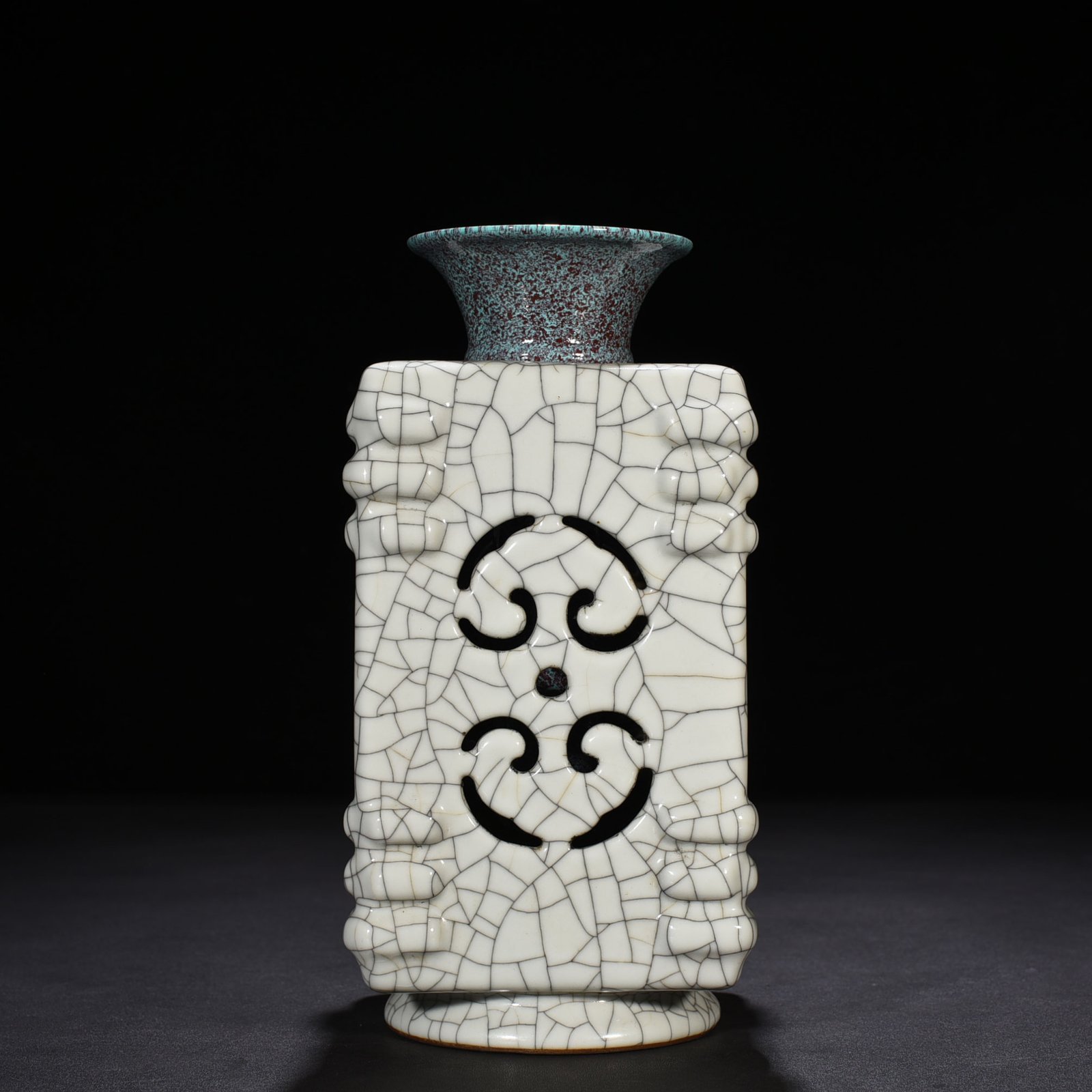 Qing Dynasty Qianlong official glaze hollow Ruyi pattern square vase