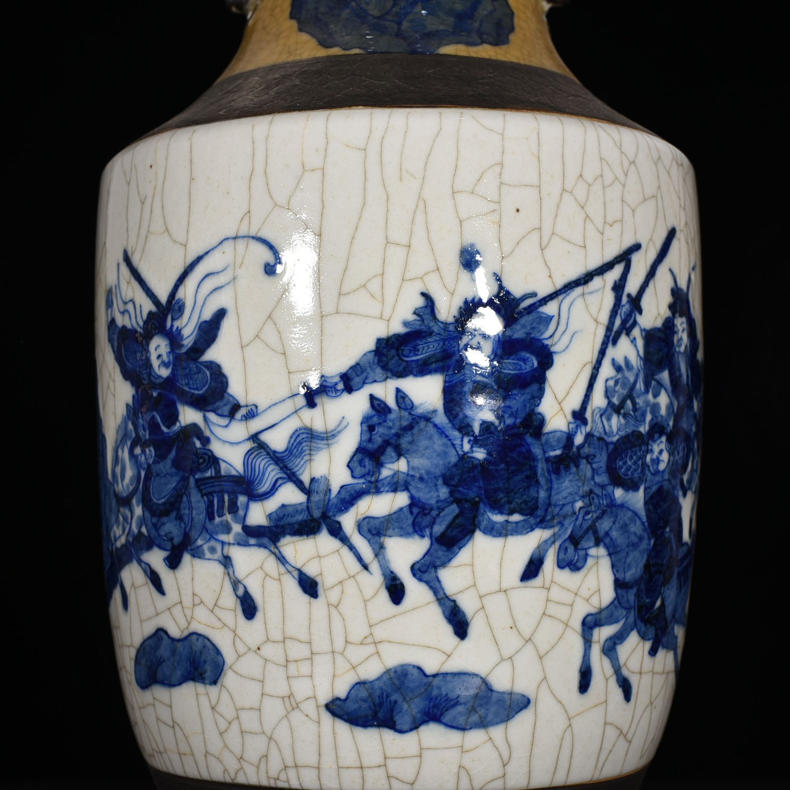 Qing Dynasty Qianlong official glaze blue and white warrior figure amphora