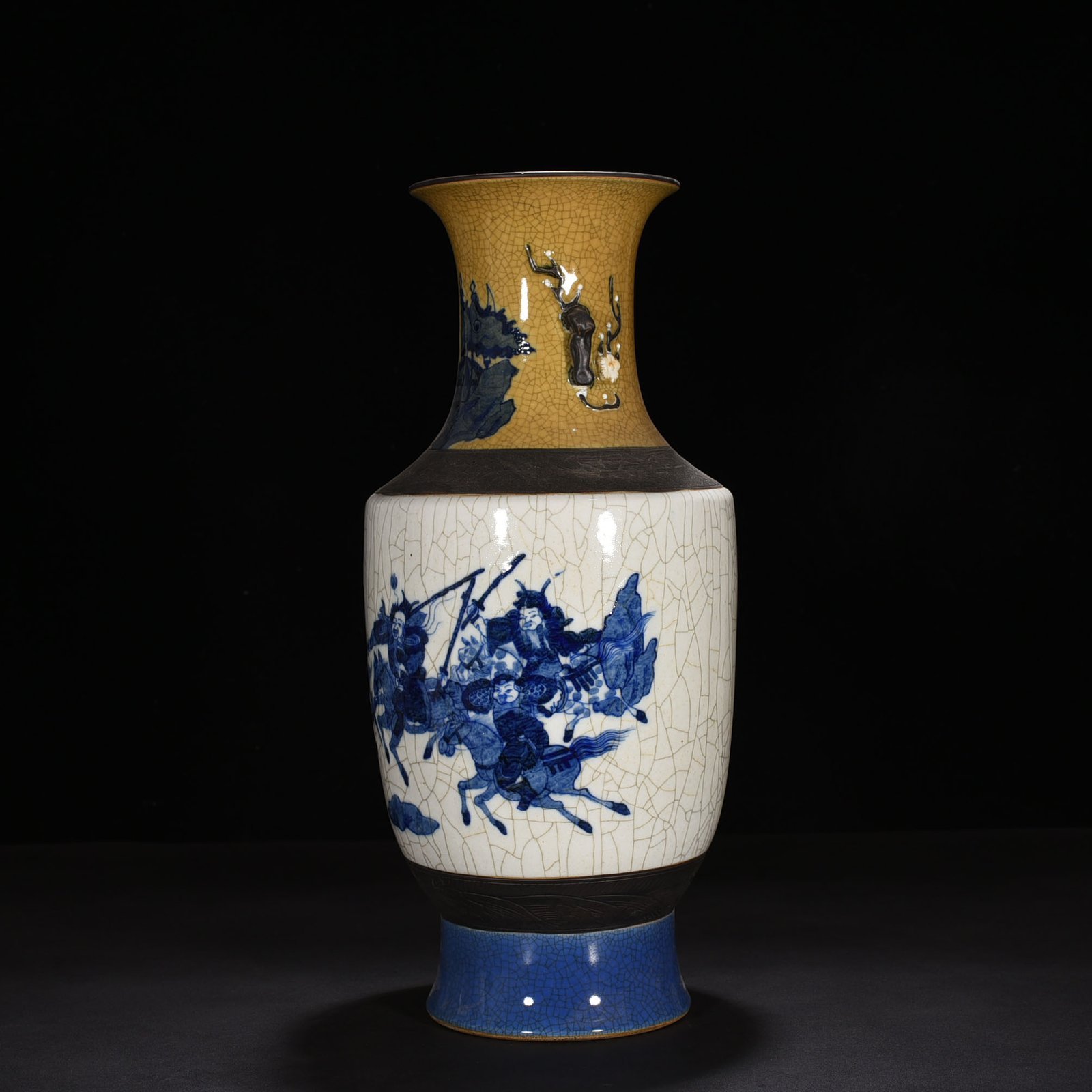 Qing Dynasty Qianlong official glaze blue and white warrior figure amphora