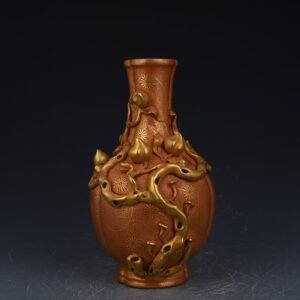 Qing Dynasty Emperor Qianlong's alum red gold-wrapped nine-peach vase