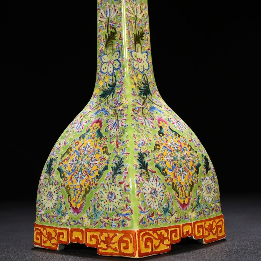 Qing Dynasty Qianlong Imperial Green Land Enamel Flower Pattern Square