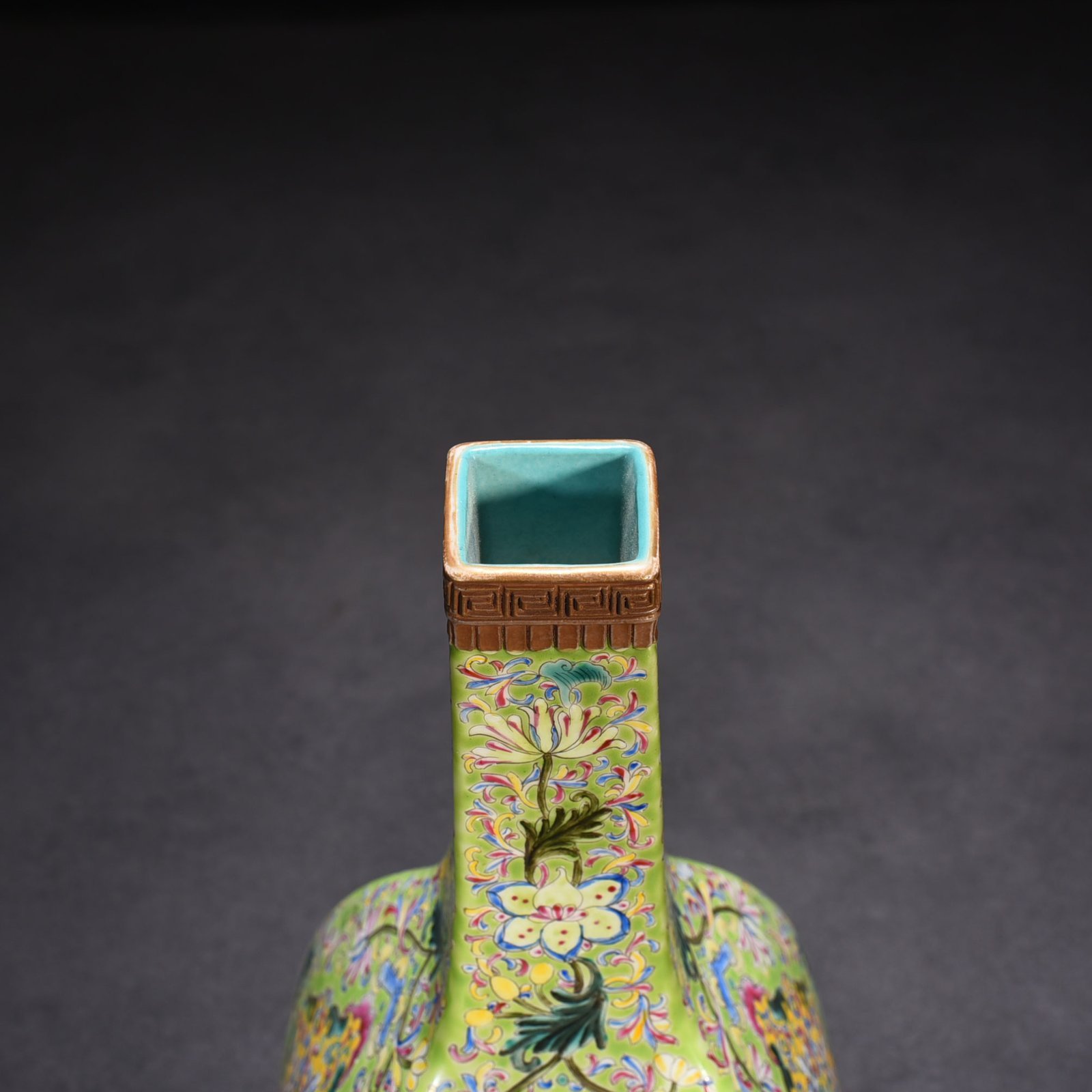 Qing Dynasty Qianlong Imperial Green Land Enamel Flower Pattern Square