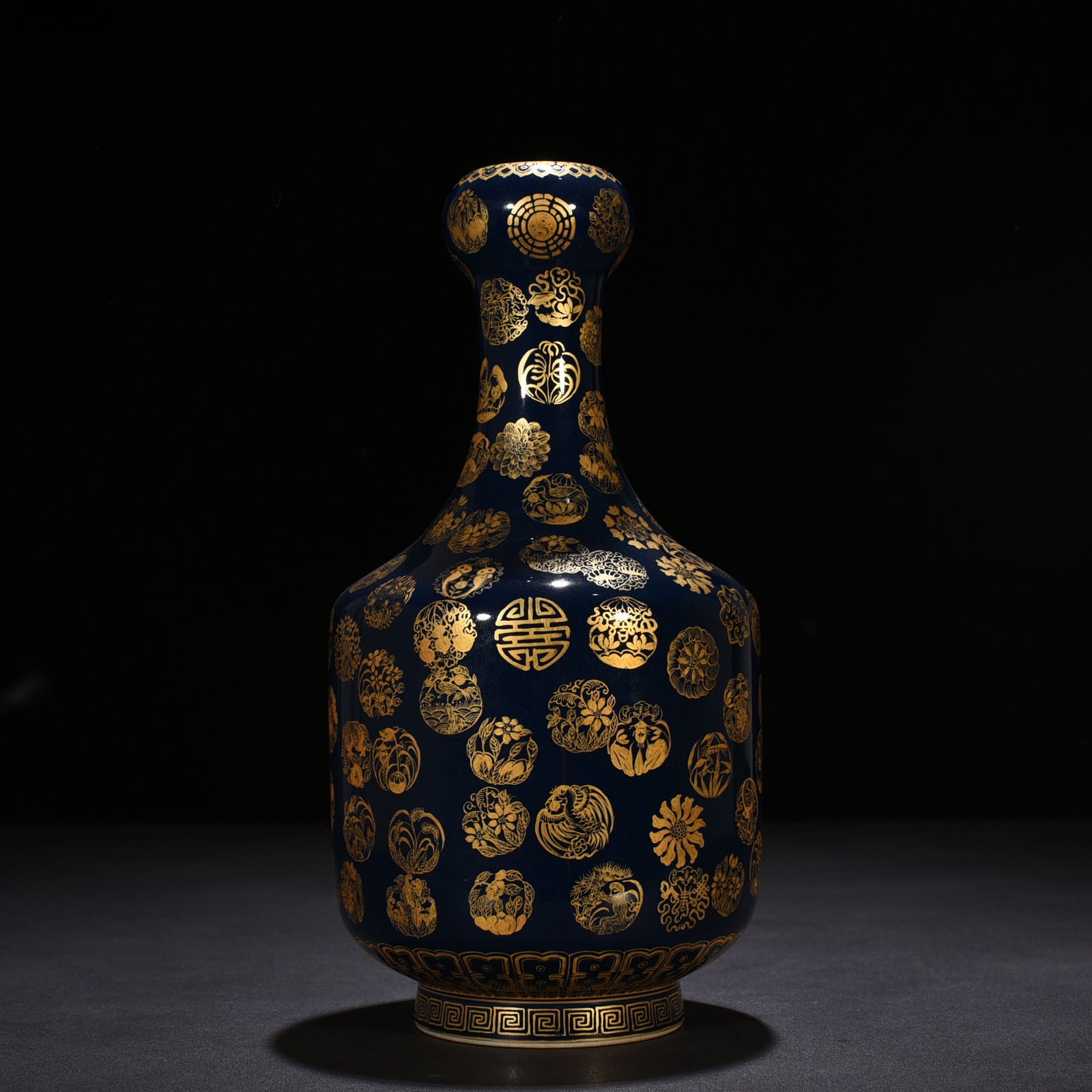 Qing Dynasty Emperor Qianlong imperial blue glaze gold leather ball pattern garlic vase