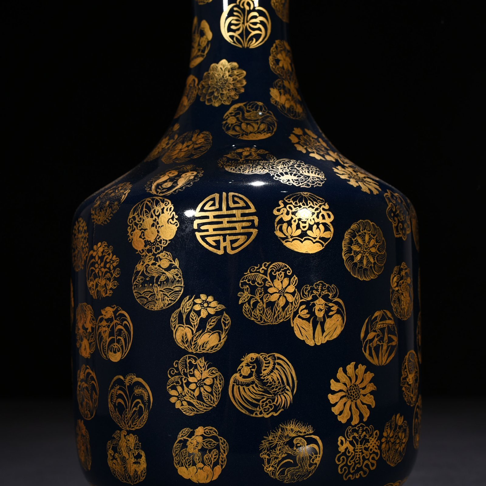 Qing Dynasty Emperor Qianlong imperial blue glaze gold leather ball pattern garlic vase