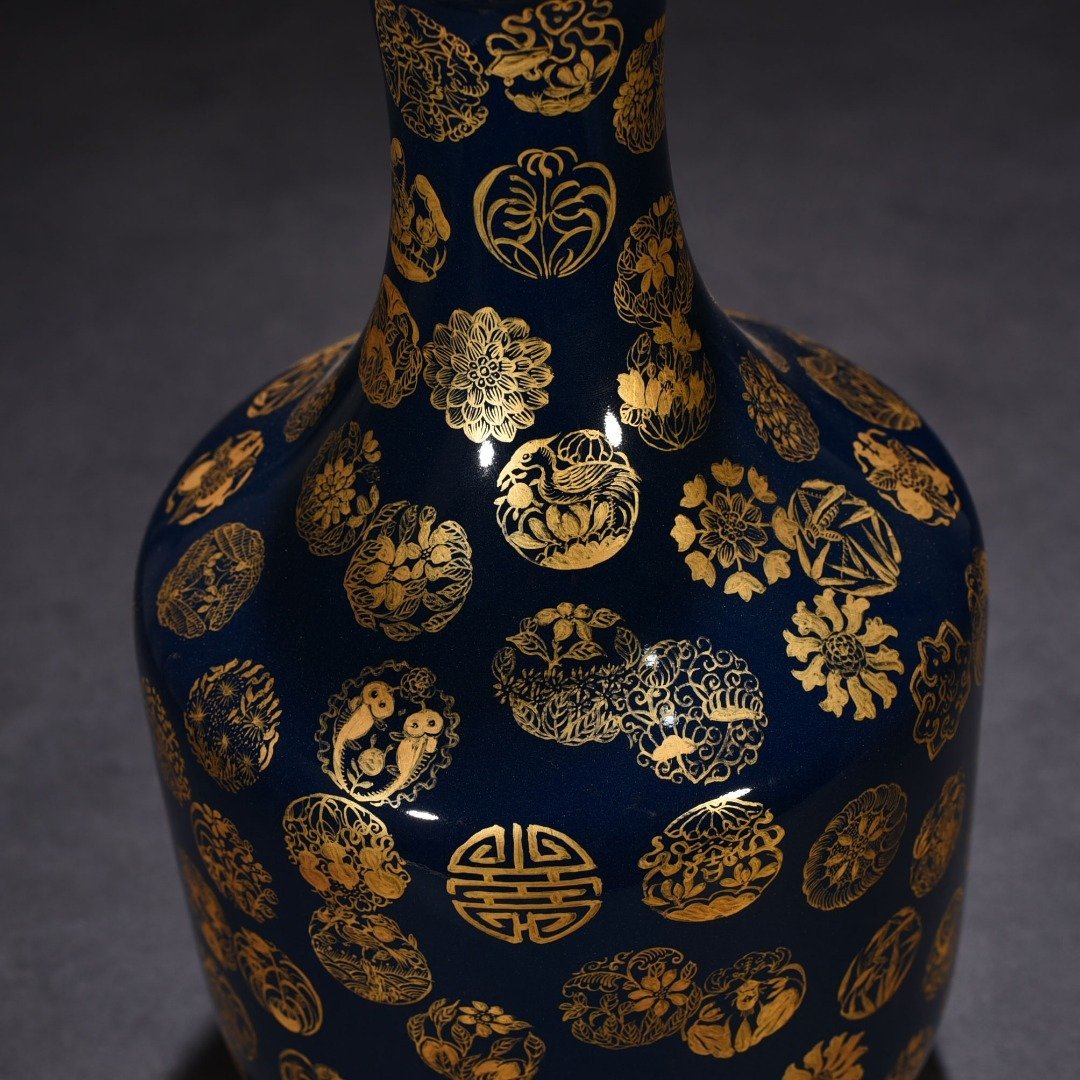 Qing Dynasty Emperor Qianlong imperial blue glaze gold leather ball pattern garlic vase