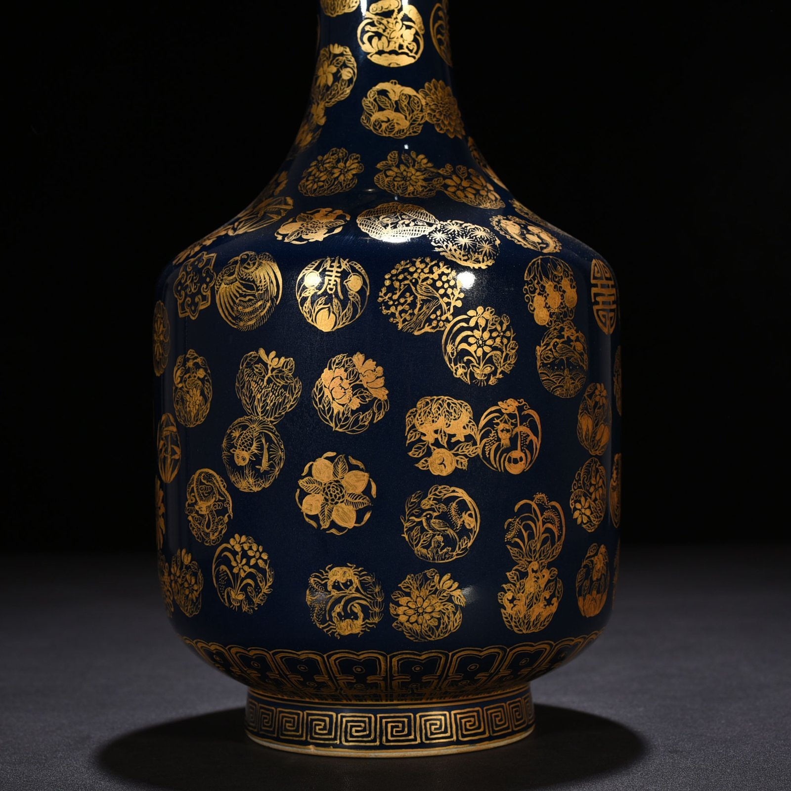 Qing Dynasty Emperor Qianlong imperial blue glaze gold leather ball pattern garlic vase
